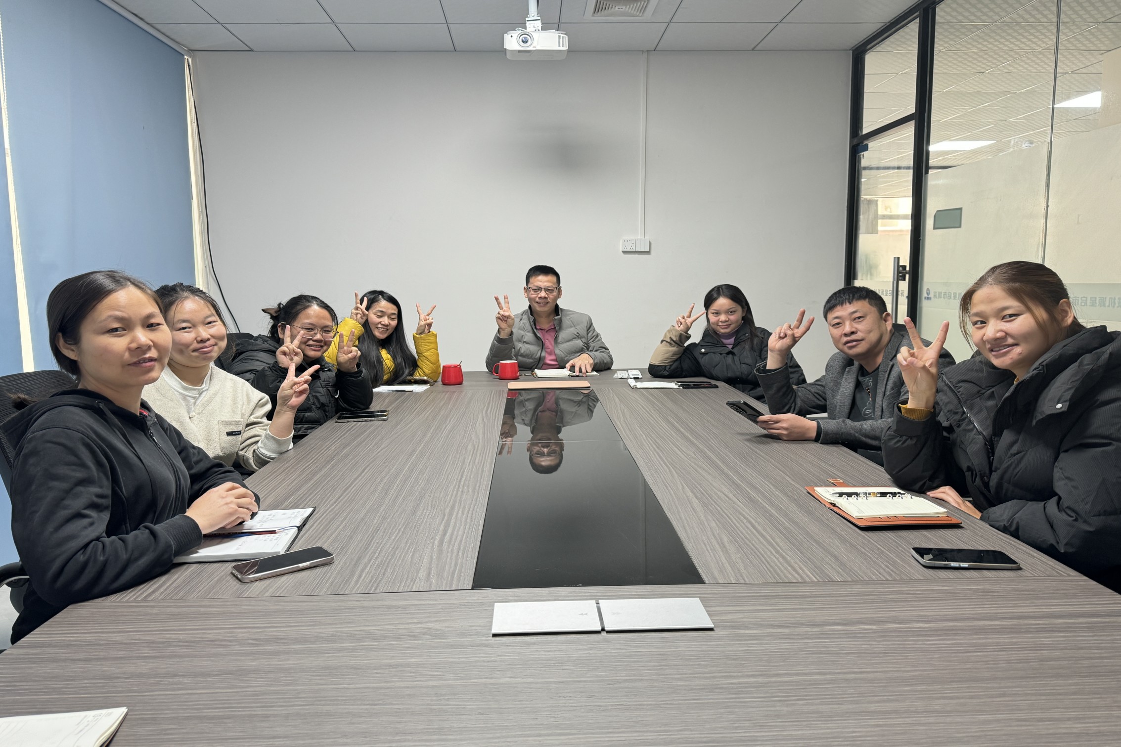 Shenzhen Qixingyuan Company celebra una reunión de resumen anual de 2024, esperando objetivos de año nuevo